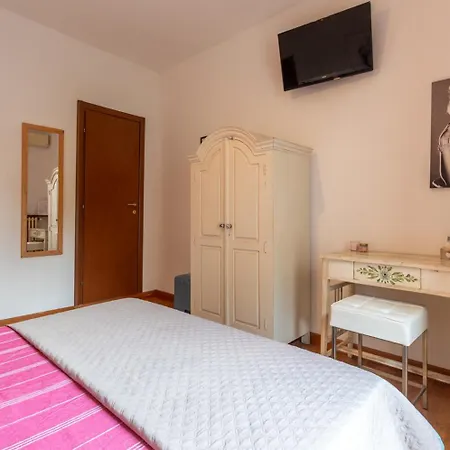 Penzion Maxi Paradiso - - Italywego Torricella (Magione)